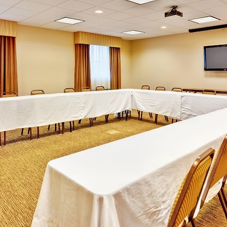 Holiday Inn Express Hotel & Suites Byram By Ihg Buitenkant foto