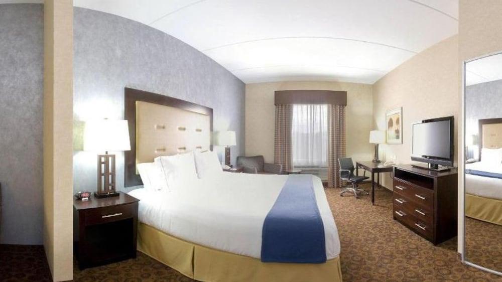 Holiday Inn Express Hotel & Suites Byram By Ihg Buitenkant foto