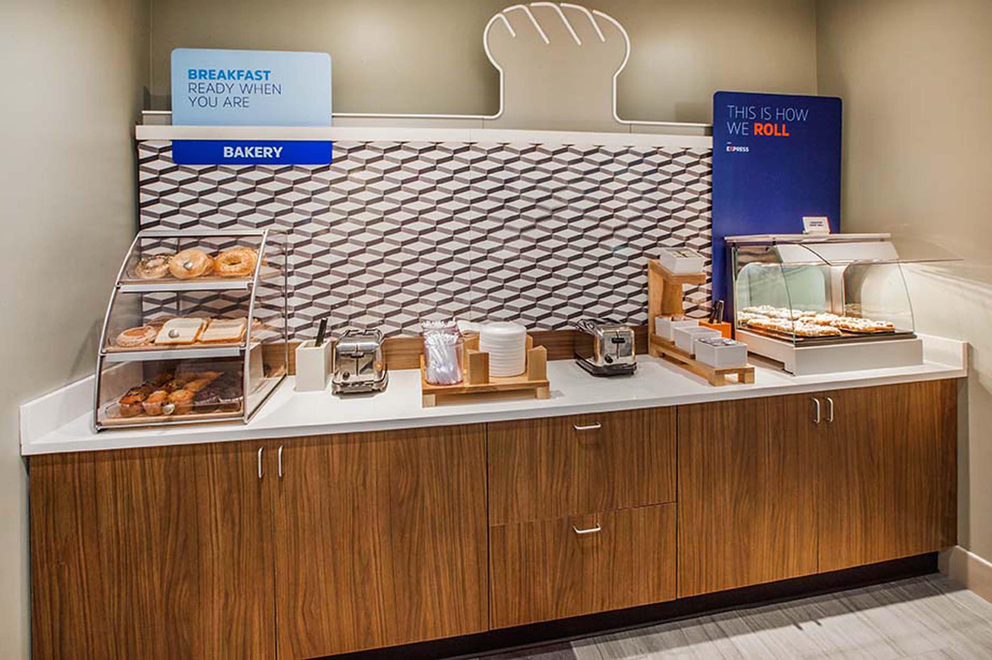 Holiday Inn Express Hotel & Suites Byram By Ihg Buitenkant foto