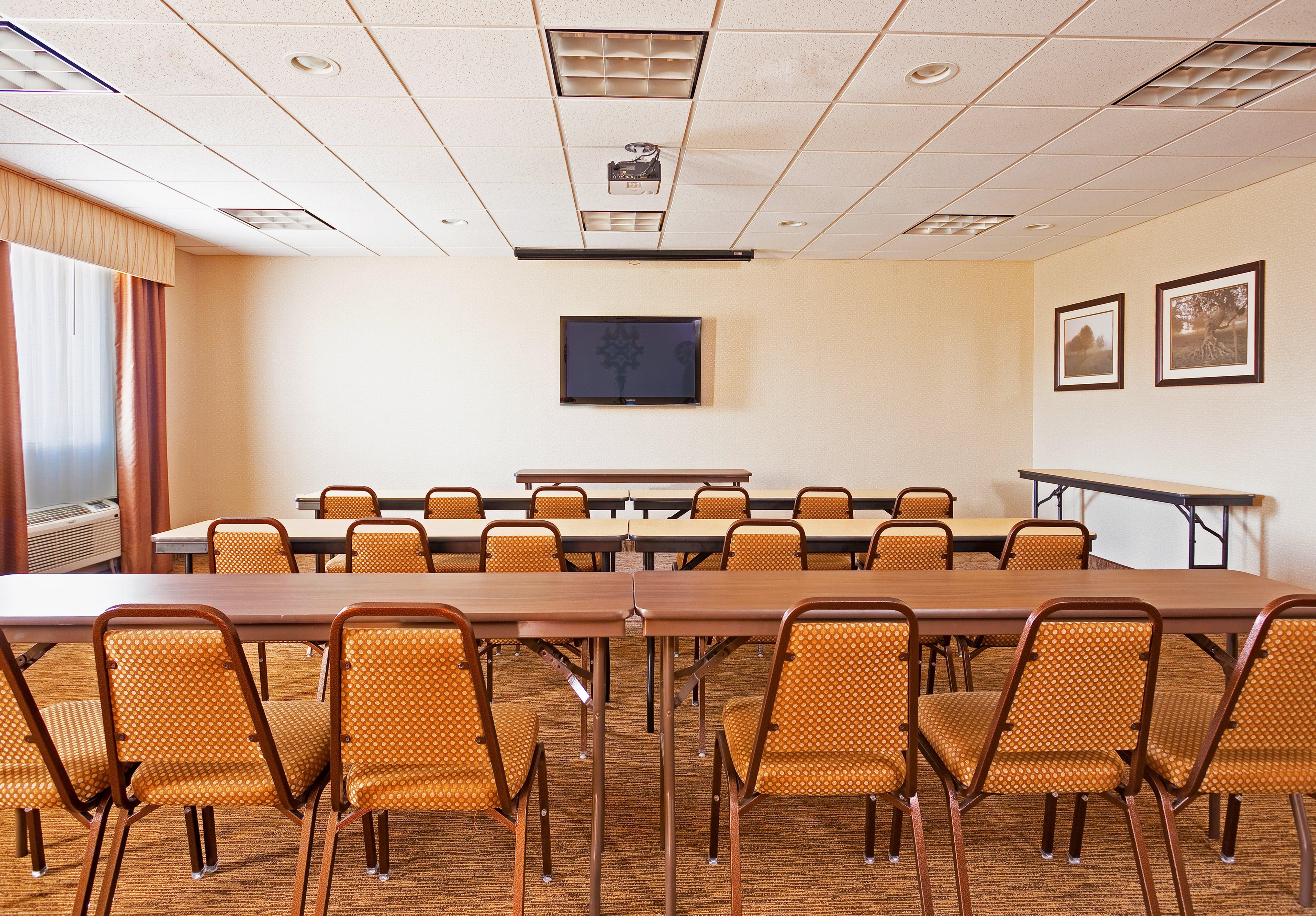 Holiday Inn Express Hotel & Suites Byram By Ihg Buitenkant foto