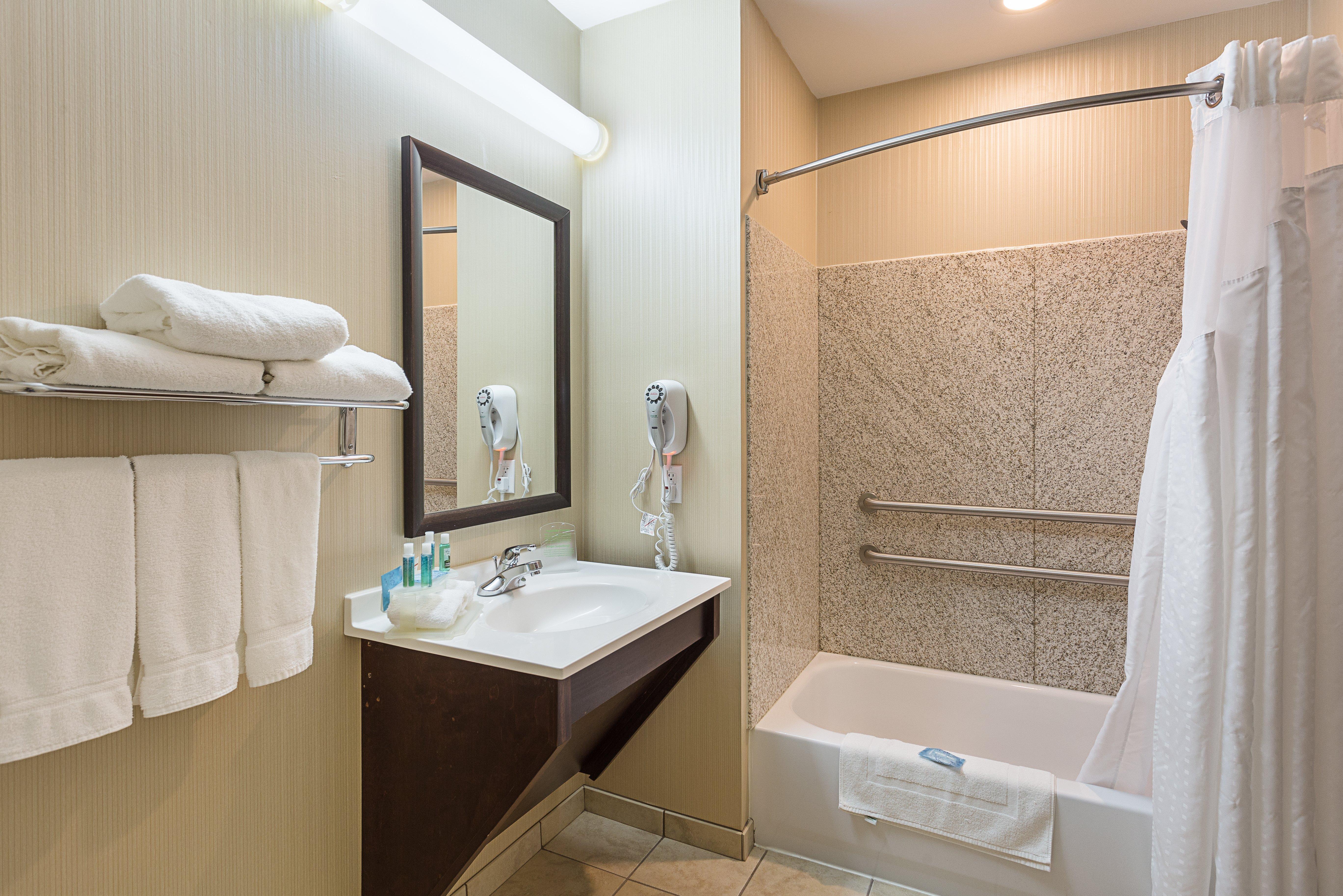 Holiday Inn Express Hotel & Suites Byram By Ihg Buitenkant foto