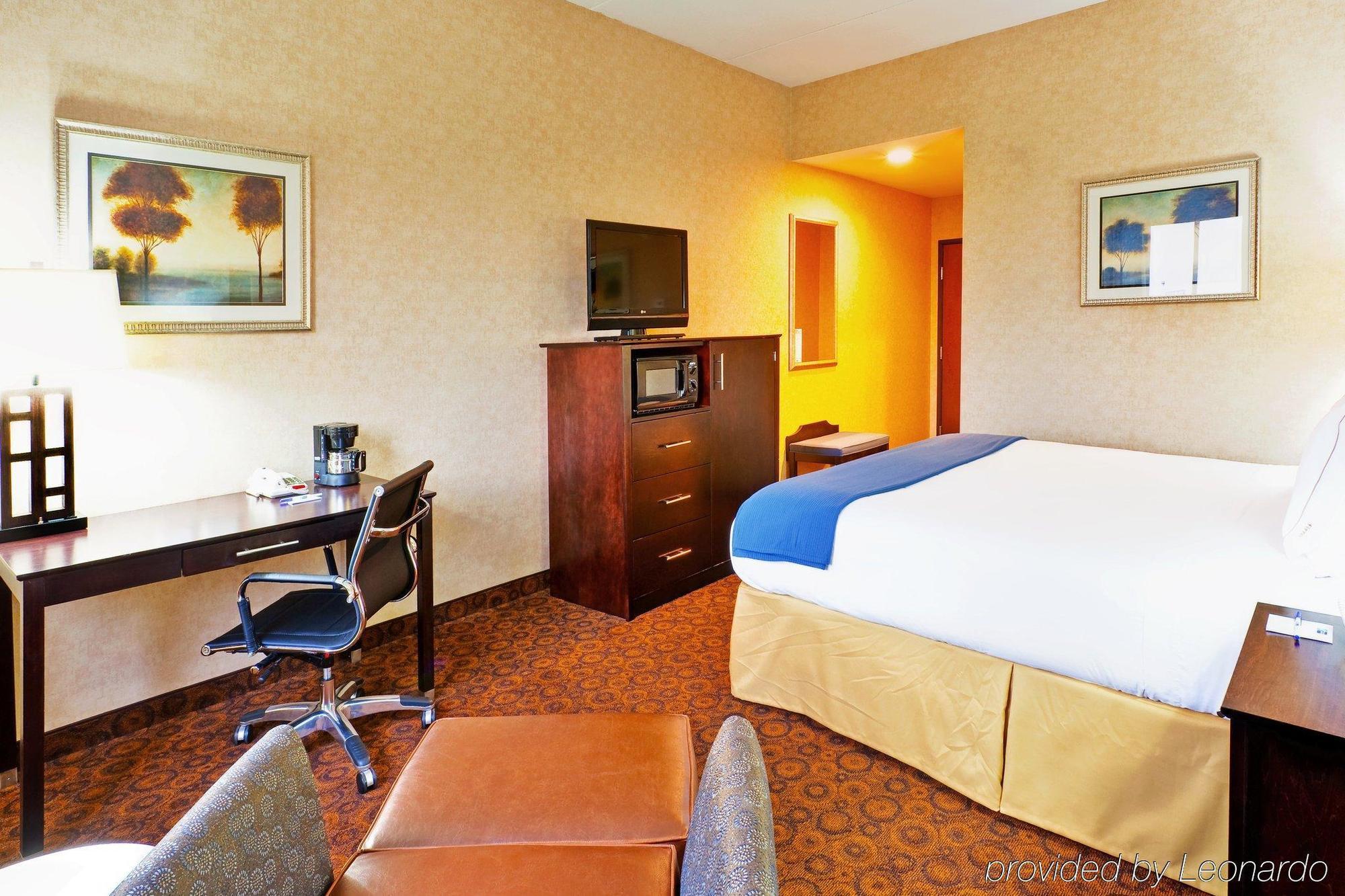 Holiday Inn Express Hotel & Suites Byram By Ihg Kamer foto
