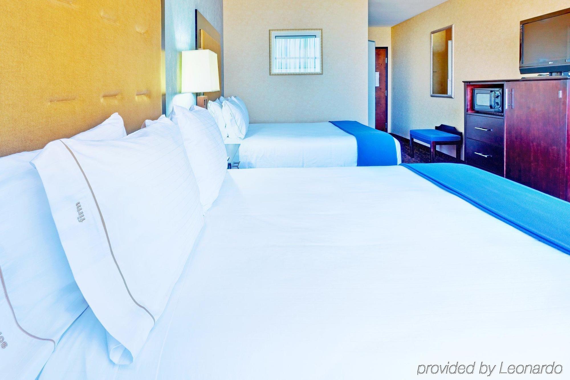 Holiday Inn Express Hotel & Suites Byram By Ihg Kamer foto