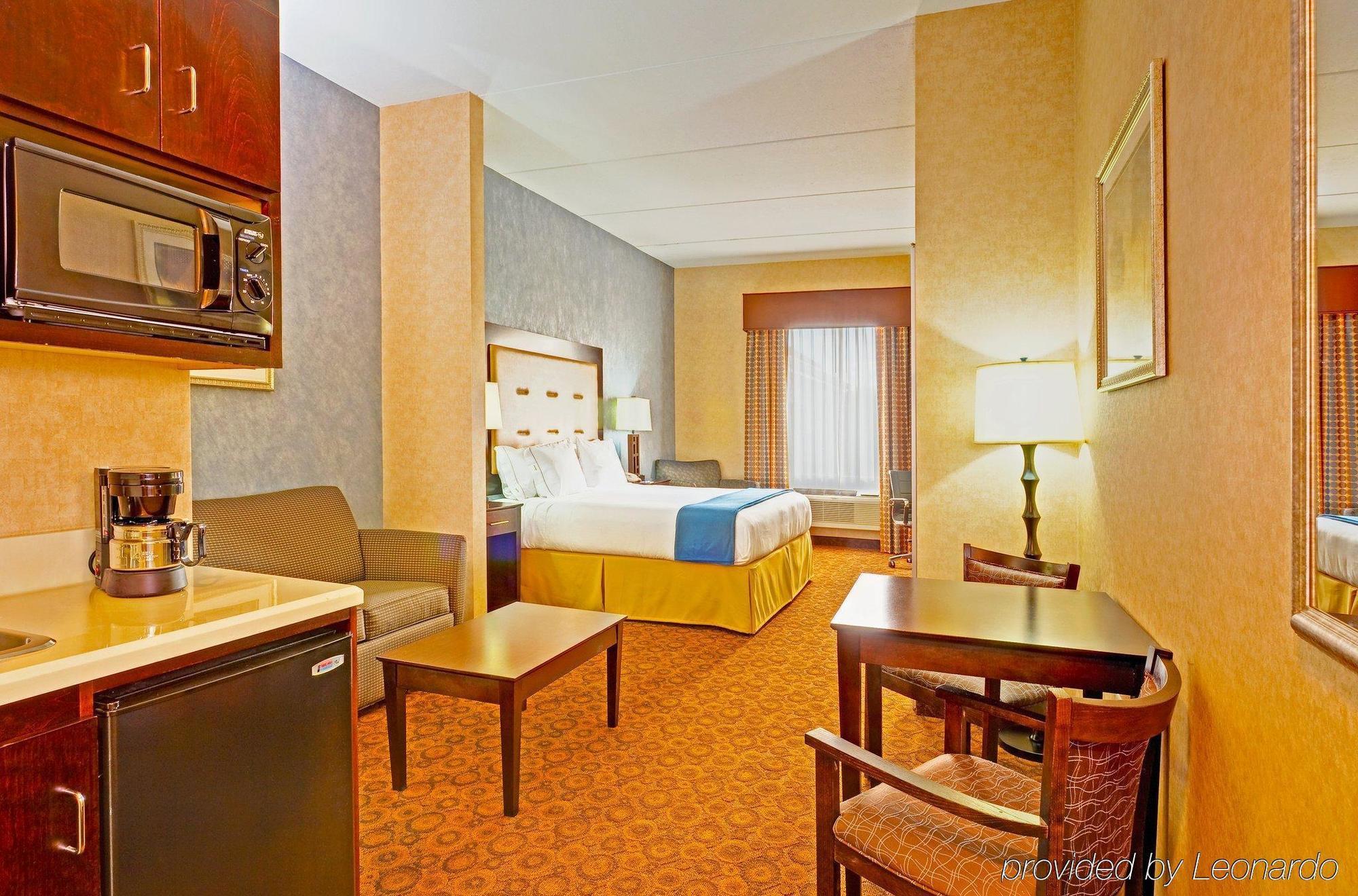 Holiday Inn Express Hotel & Suites Byram By Ihg Kamer foto