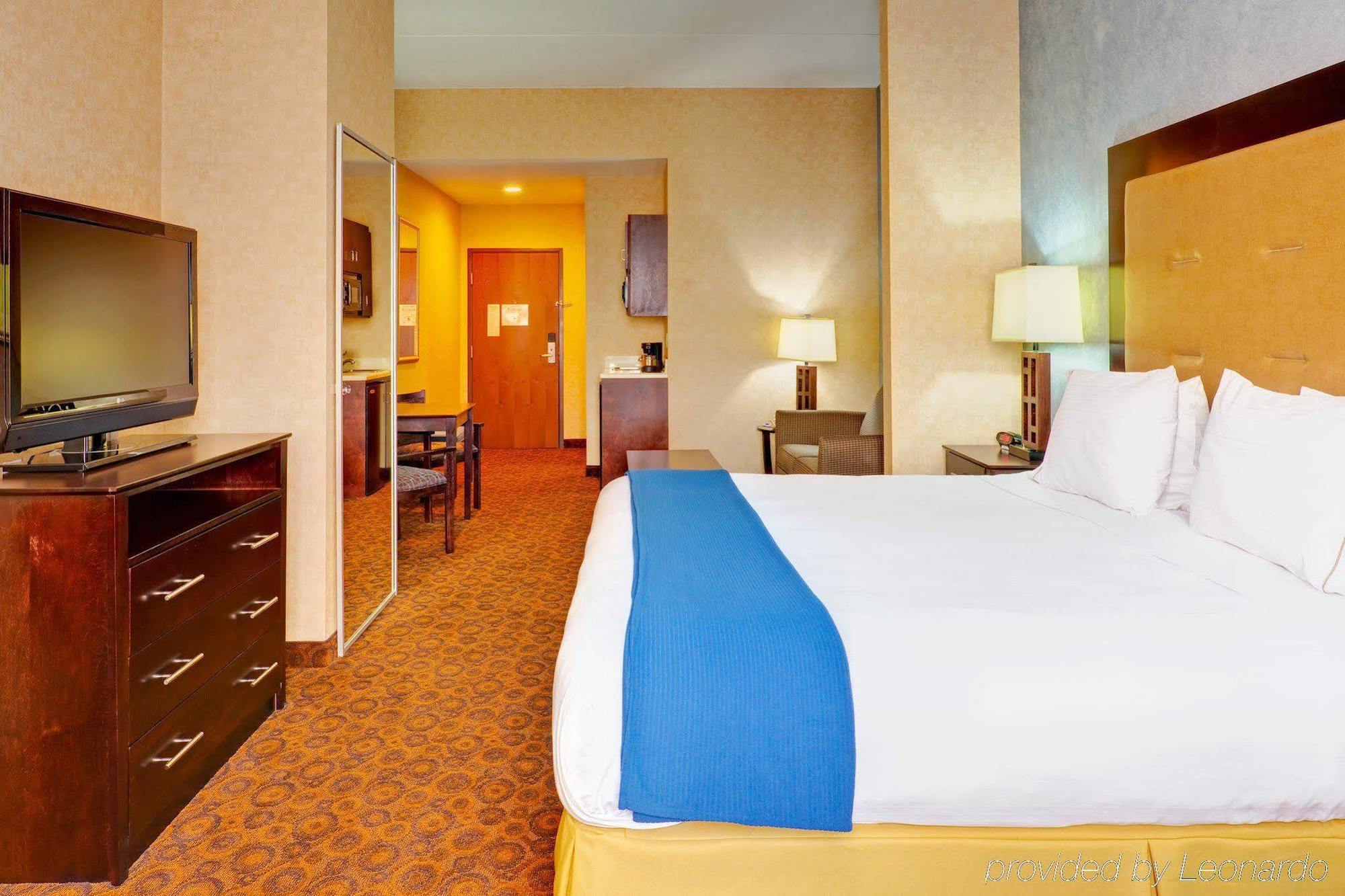Holiday Inn Express Hotel & Suites Byram By Ihg Kamer foto