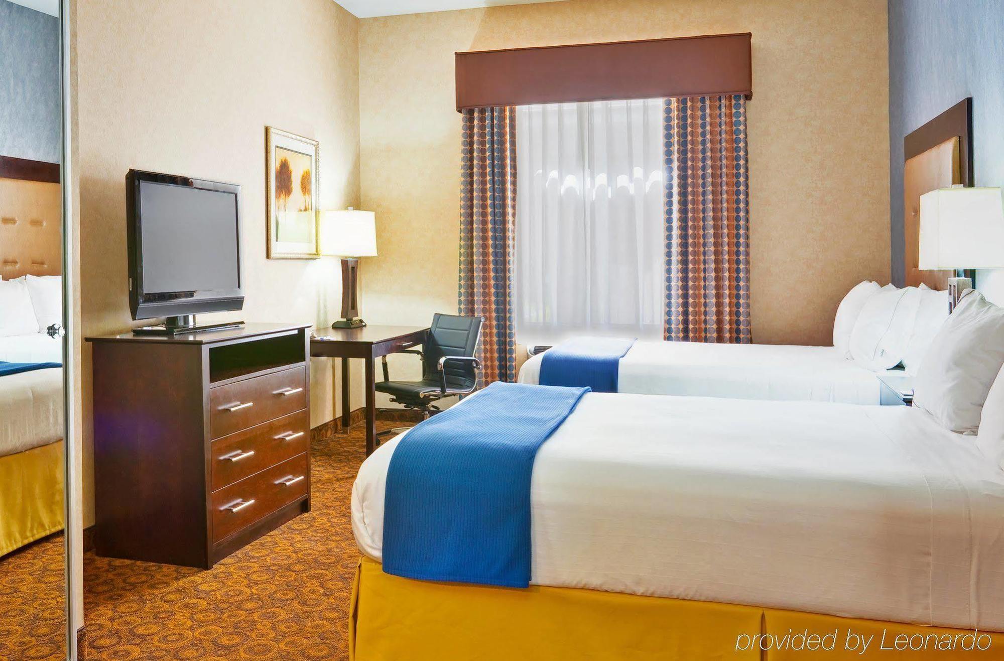 Holiday Inn Express Hotel & Suites Byram By Ihg Kamer foto