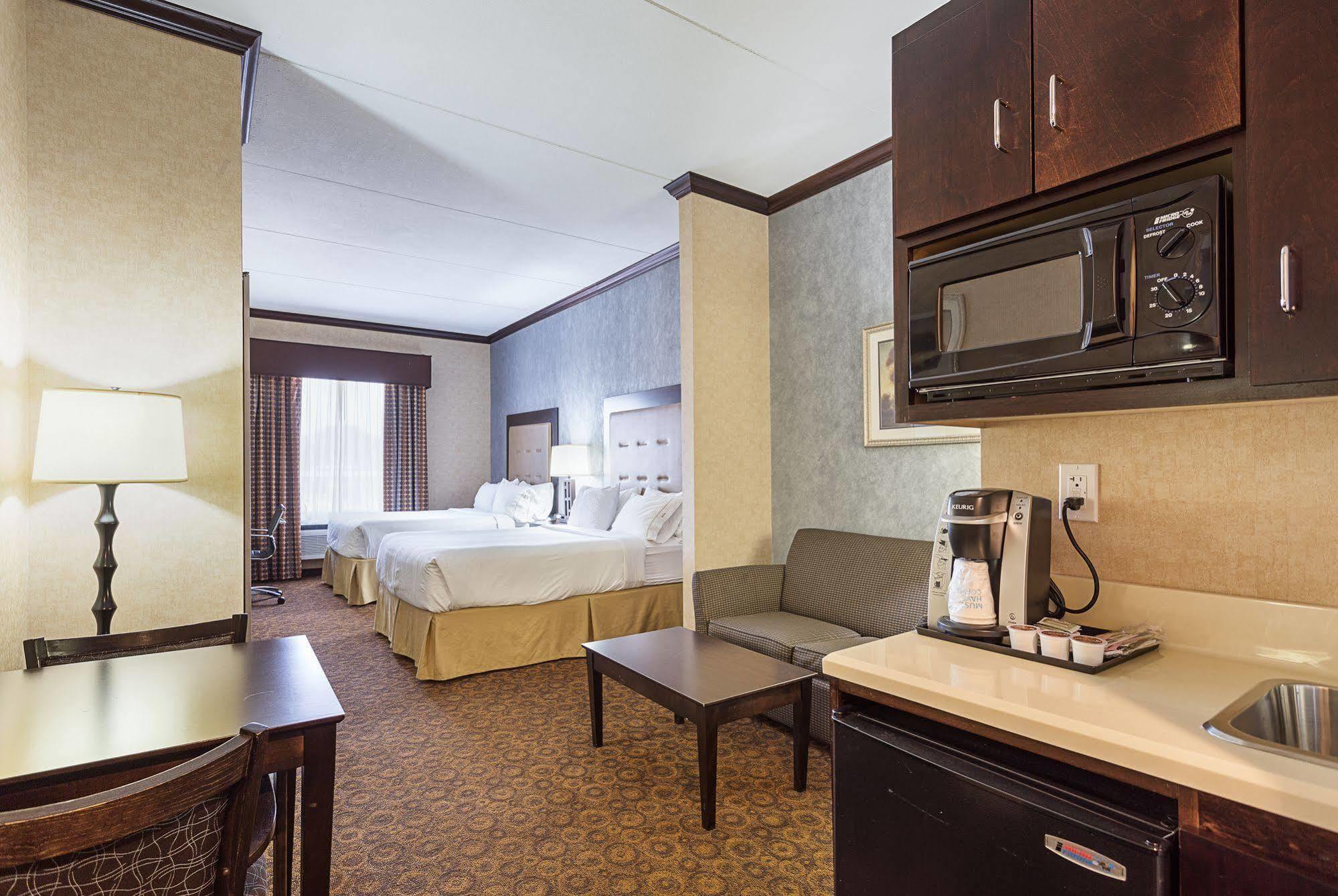 Holiday Inn Express Hotel & Suites Byram By Ihg Buitenkant foto
